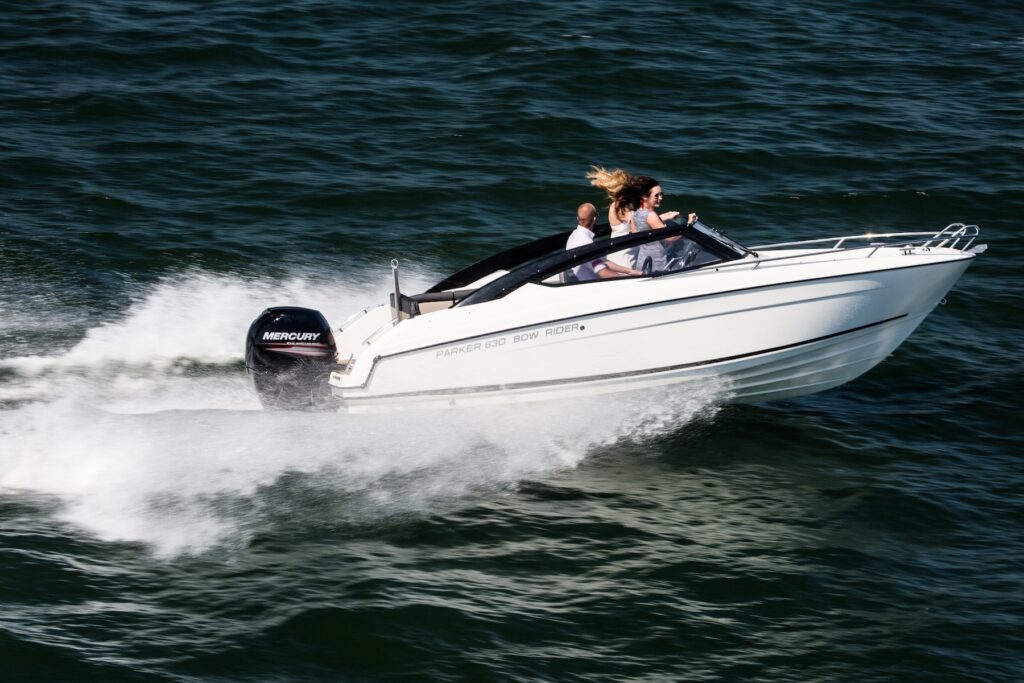 Parker 630 bow rider