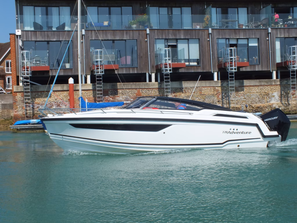 PARKER 720 ADVENTURE – STYLISH SPORTS CRUISER full