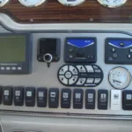 LARSON CABRIO 290 – MID CABIN SPORTS CRUISER full