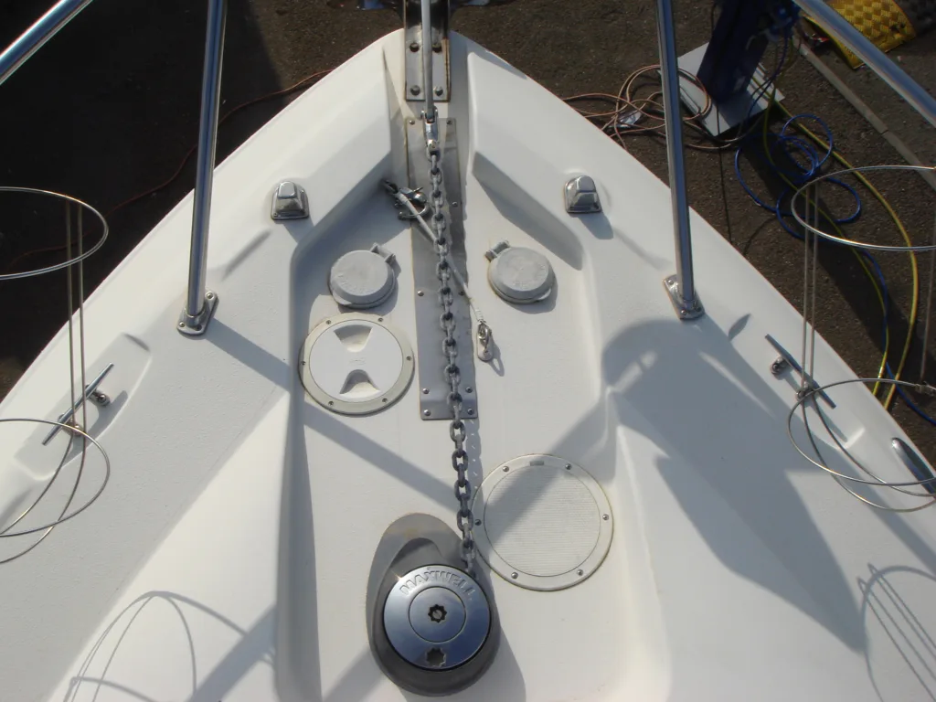 LARSON CABRIO 290 – MID CABIN SPORTS CRUISER full