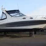 LARSON CABRIO 290 – MID CABIN SPORTS CRUISER full