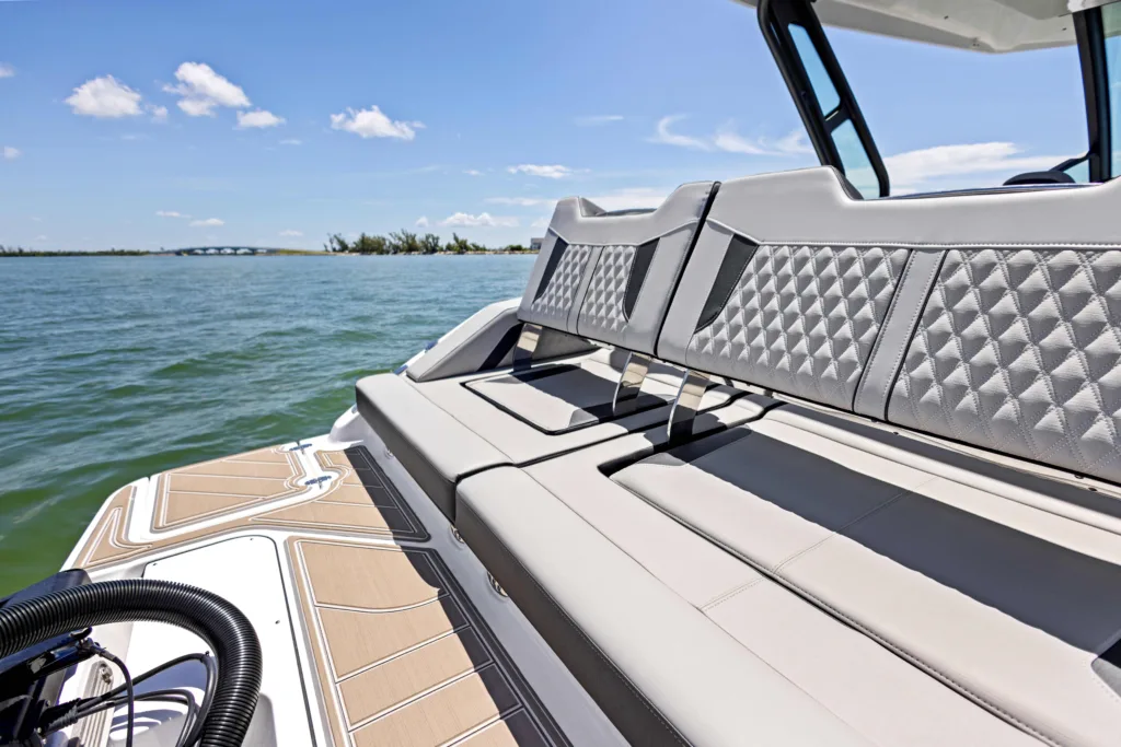 MONTEREY ELITE 30 – TWIN OUTBOARD, UNMATCHED LUXURY & PERFOMANCE BOWRIDER full