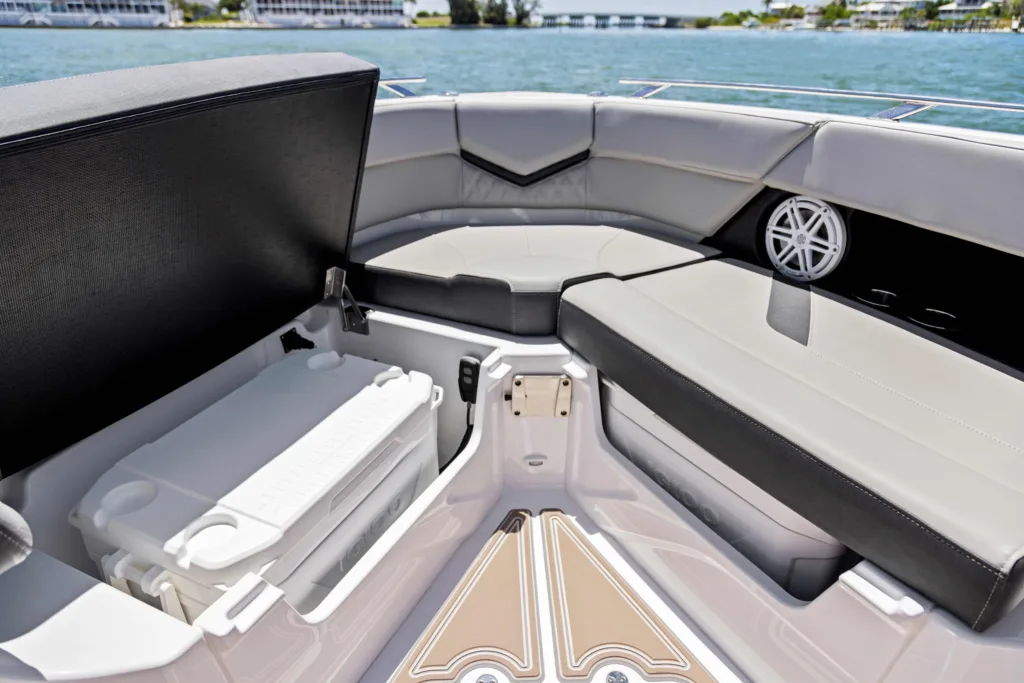 MONTEREY ELITE 30 – TWIN OUTBOARD, UNMATCHED LUXURY & PERFOMANCE BOWRIDER full