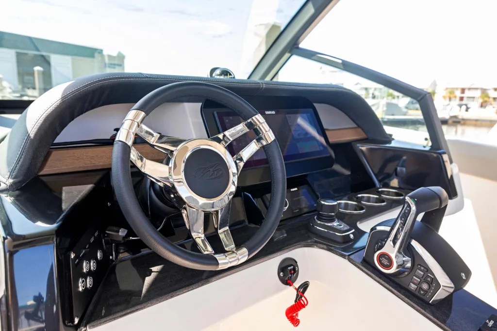MONTEREY ELITE 30 – TWIN OUTBOARD, UNMATCHED LUXURY & PERFOMANCE BOWRIDER full