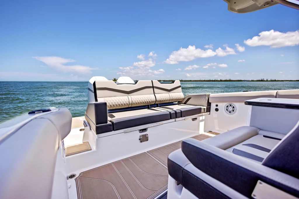MONTEREY ELITE 30 – TWIN OUTBOARD, UNMATCHED LUXURY & PERFOMANCE BOWRIDER full
