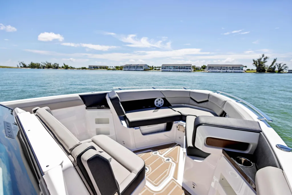 MONTEREY ELITE 30 – TWIN OUTBOARD, UNMATCHED LUXURY & PERFOMANCE BOWRIDER full