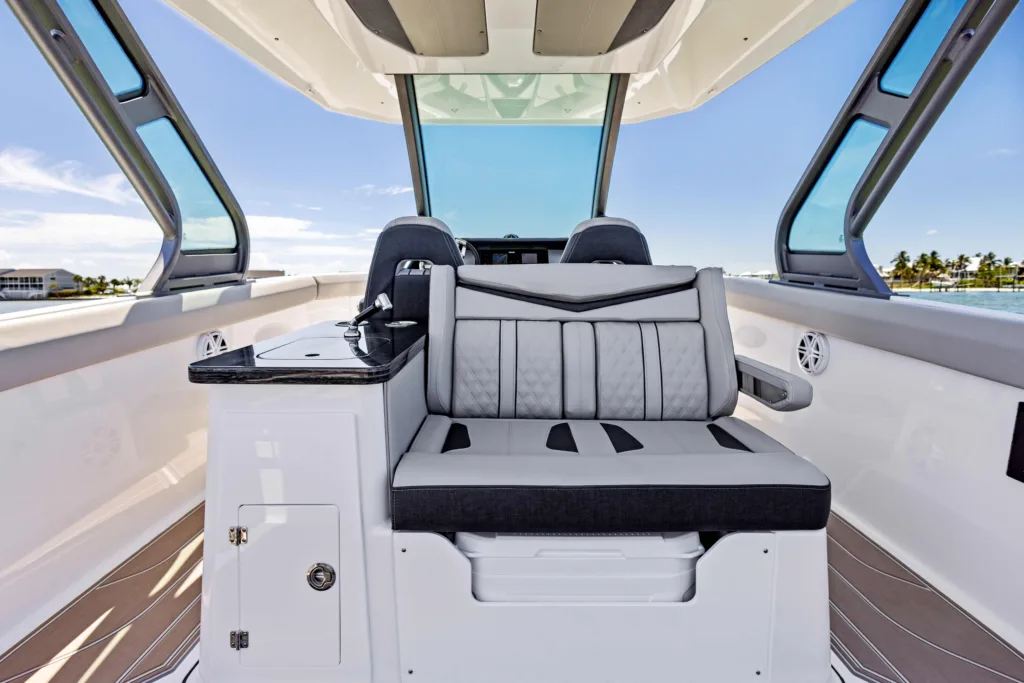 MONTEREY ELITE 30 – TWIN OUTBOARD, UNMATCHED LUXURY & PERFOMANCE BOWRIDER full
