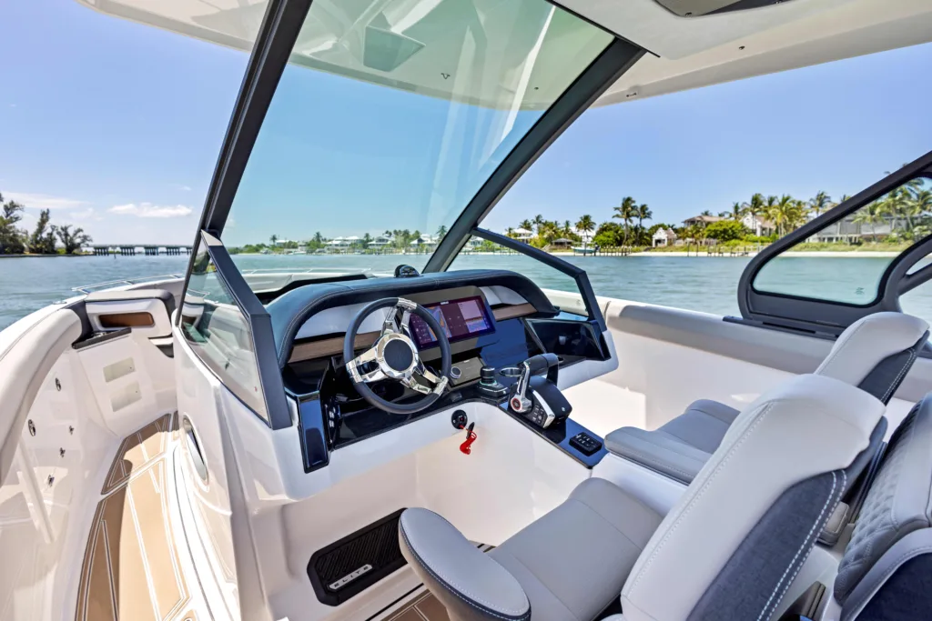 MONTEREY ELITE 30 – TWIN OUTBOARD, UNMATCHED LUXURY & PERFOMANCE BOWRIDER full
