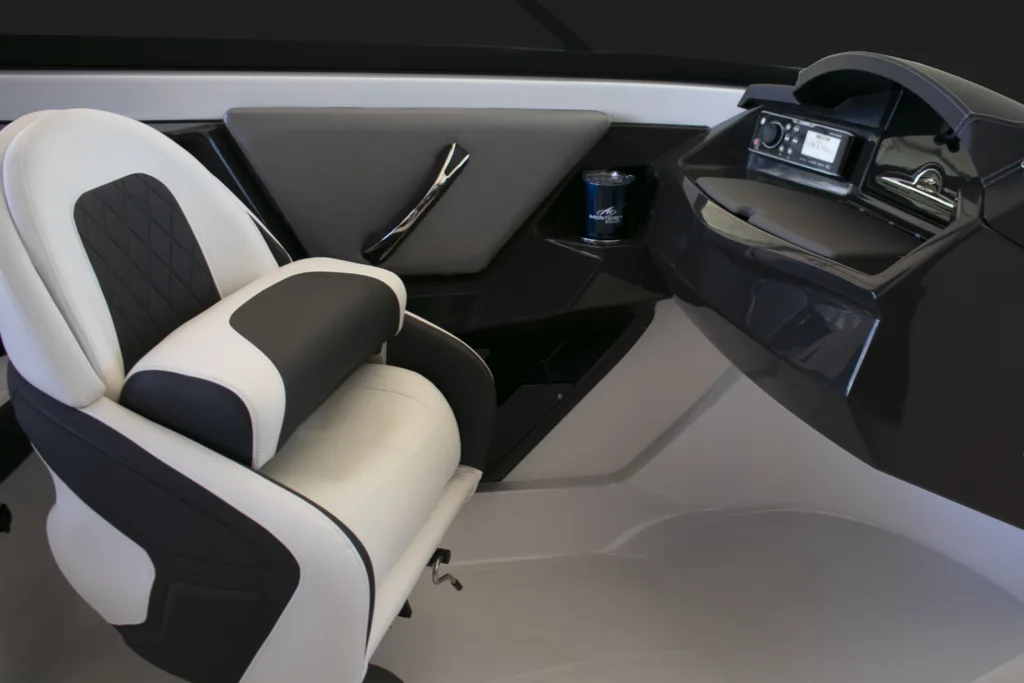 MONTEREY 235 SUPER SPORT – THE ULTMATE BOWRIDER EXPERIENCE full