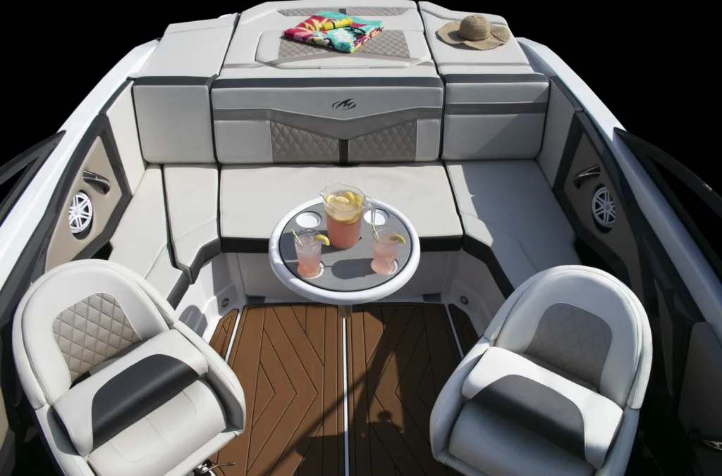 MONTEREY 235 SUPER SPORT – THE ULTMATE BOWRIDER EXPERIENCE full