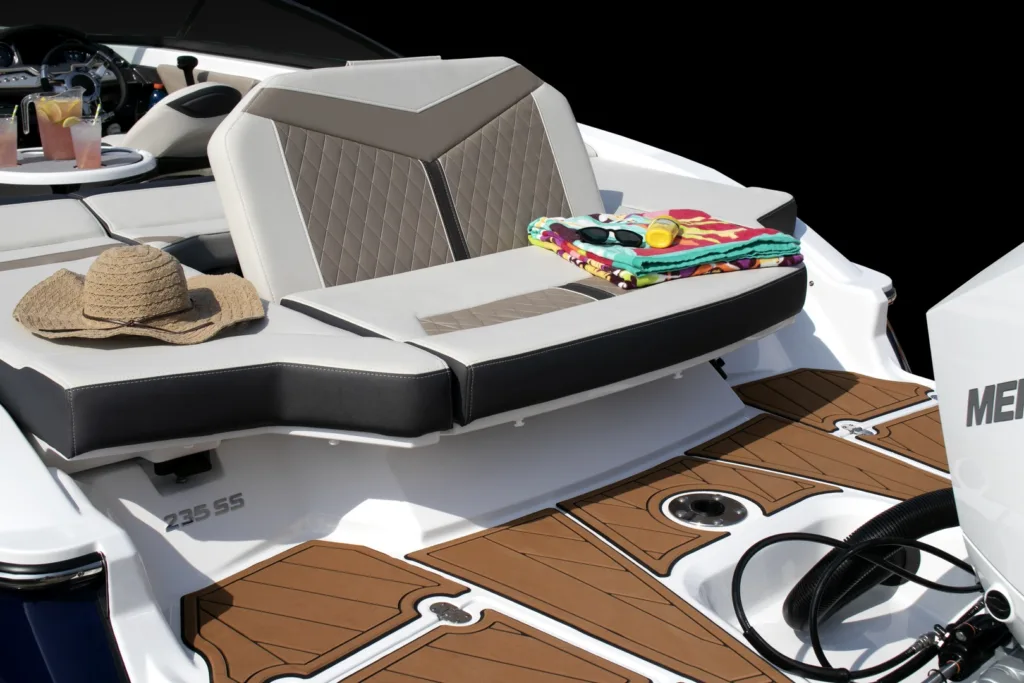MONTEREY 235 SUPER SPORT – THE ULTMATE BOWRIDER EXPERIENCE full