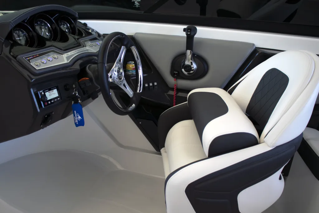 MONTEREY 235 SUPER SPORT – THE ULTMATE BOWRIDER EXPERIENCE full