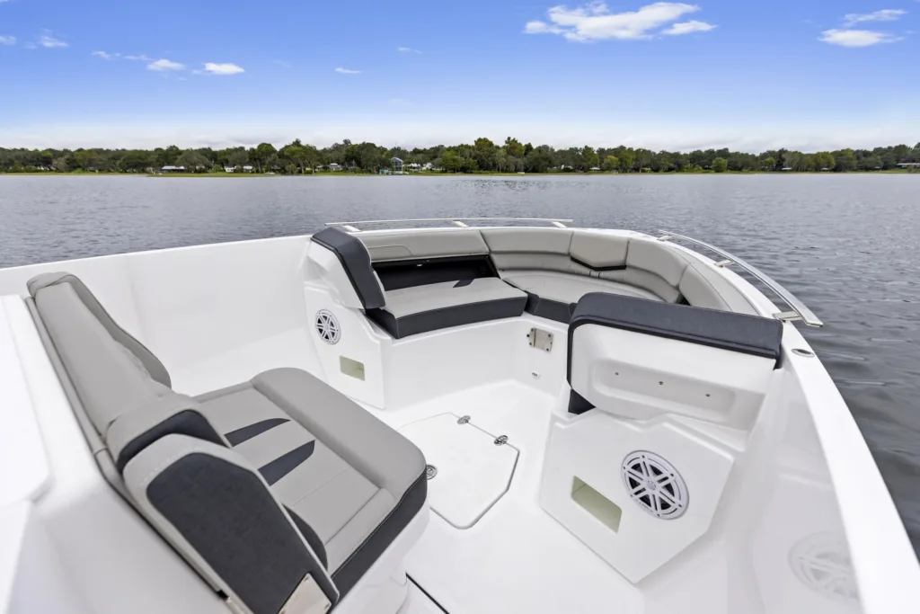 MONTEREY ELITE 27 – LUXURY BOWRIDER, READY FOR ADVENTURE! full