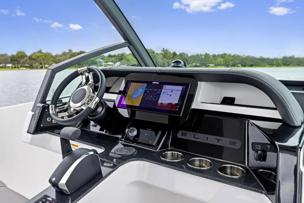 MONTEREY ELITE 27 – LUXURY BOWRIDER, READY FOR ADVENTURE! full