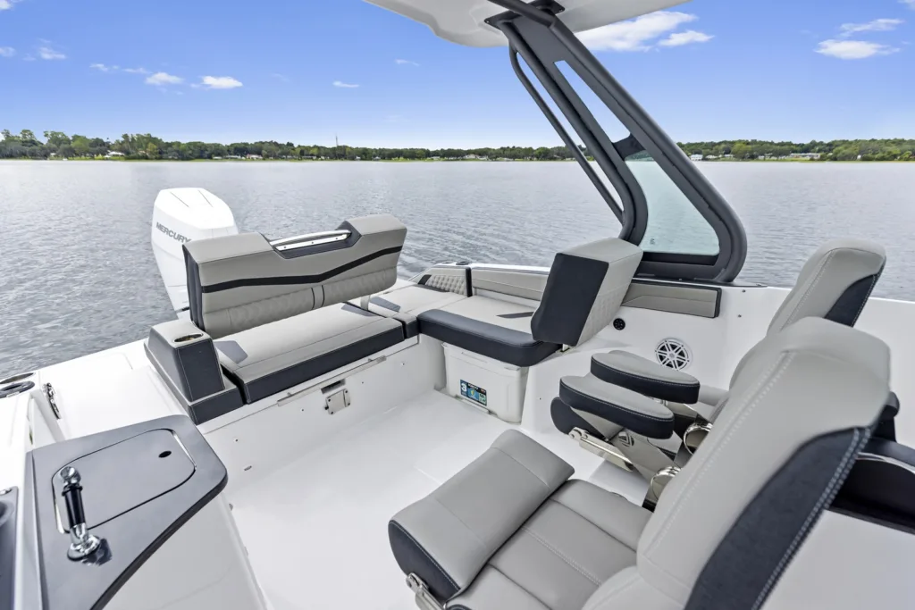 MONTEREY ELITE 27 – LUXURY BOWRIDER, READY FOR ADVENTURE! full