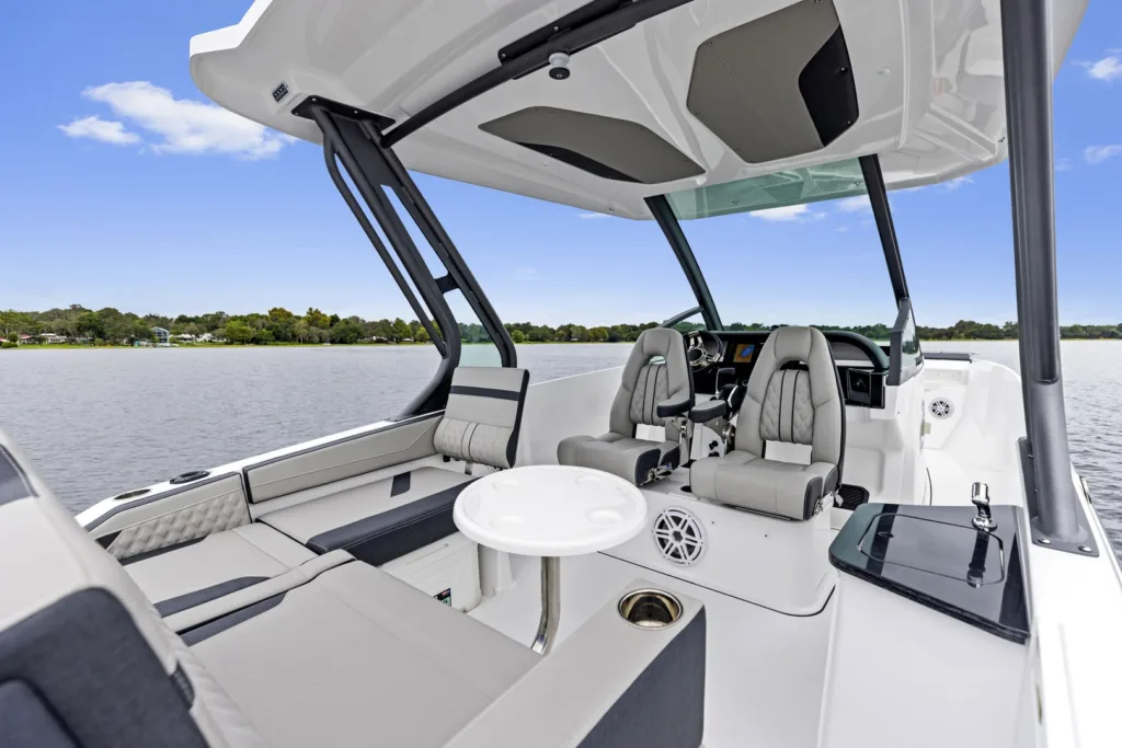 MONTEREY ELITE 27 – LUXURY BOWRIDER, READY FOR ADVENTURE! full