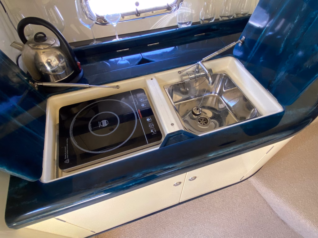 HUNTON RS43 – HIGH PERFORMANCE SPORTS CRUISER full