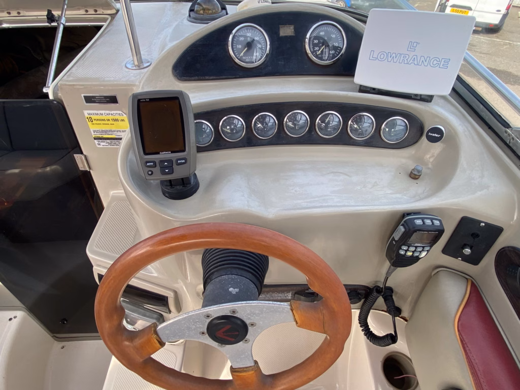 MAXUM 2300SC – AN IDEAL CABIN CRUISER full