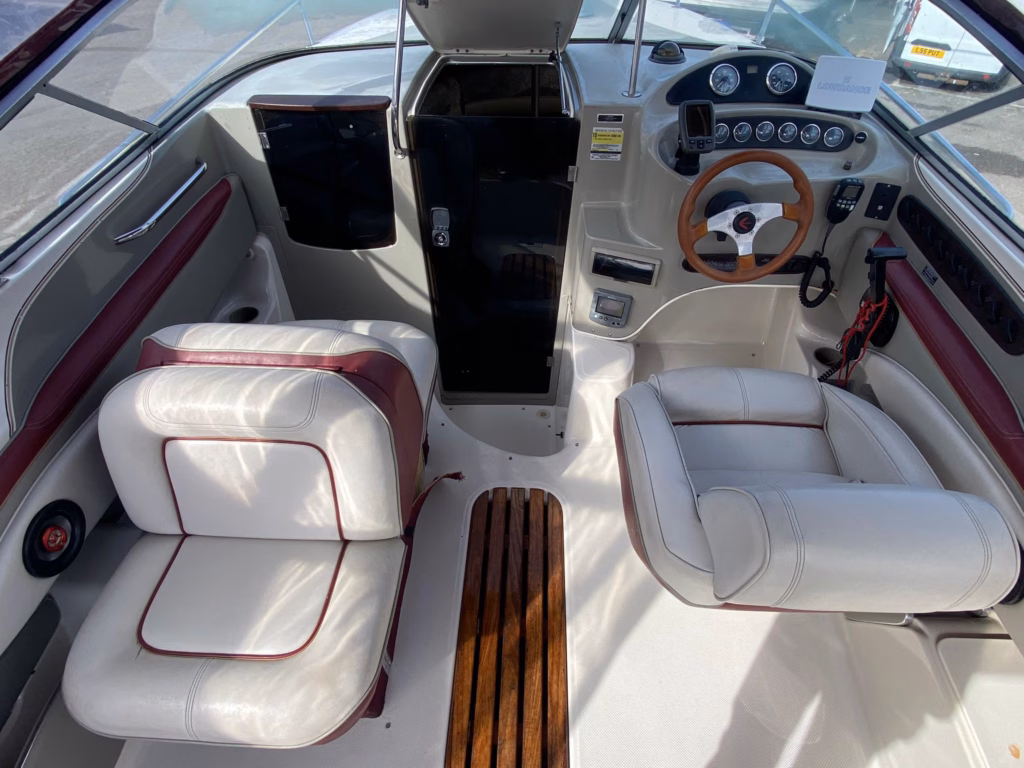 MAXUM 2300SC – AN IDEAL CABIN CRUISER full
