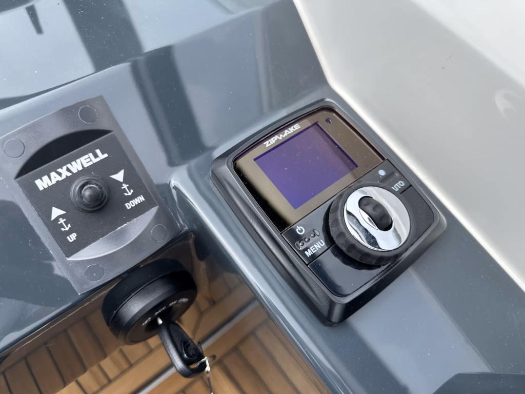 PARKER 720 ADVENTURE – PREMIUM FAMILY DAY CRUISER & WEEKEND ADVENTURE BOAT full