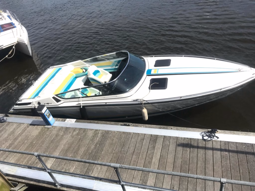 FORMULA 242 LS – EXCEPTIONAL PERFORMANCE, STYLE & BUILD QUALITY full