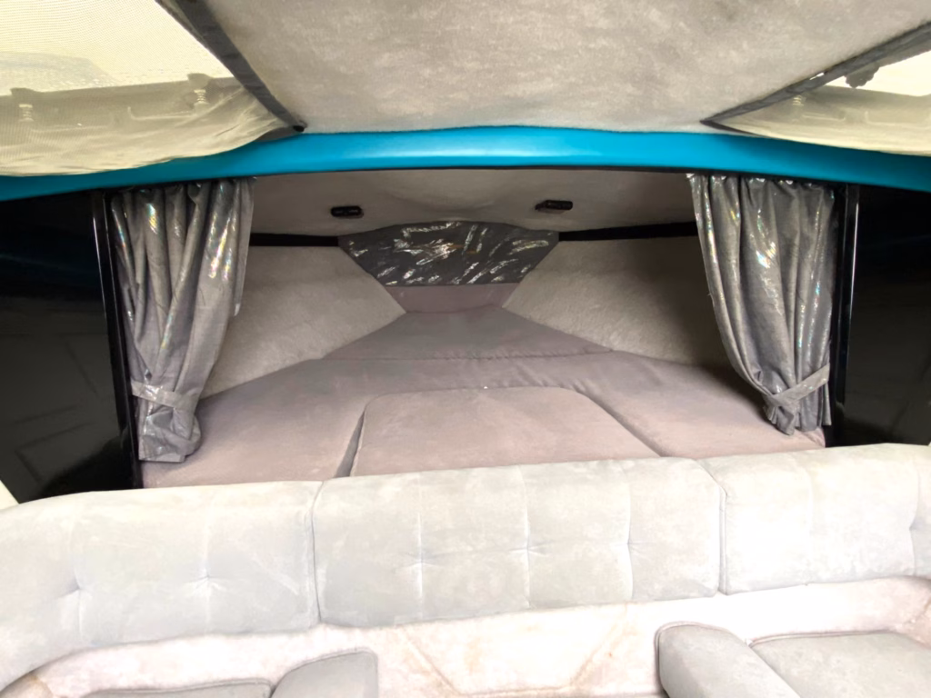 FORMULA 242 LS – EXCEPTIONAL PERFORMANCE, STYLE & BUILD QUALITY full