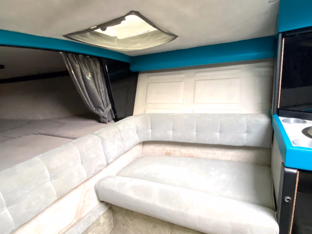 FORMULA 242 LS – EXCEPTIONAL PERFORMANCE, STYLE & BUILD QUALITY full