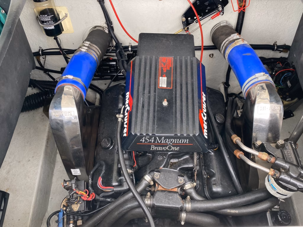 FORMULA 242 LS – EXCEPTIONAL PERFORMANCE, STYLE & BUILD QUALITY full