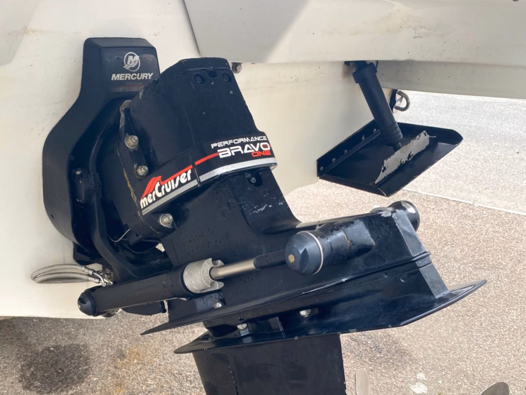 FORMULA 242 LS – EXCEPTIONAL PERFORMANCE, STYLE & BUILD QUALITY full