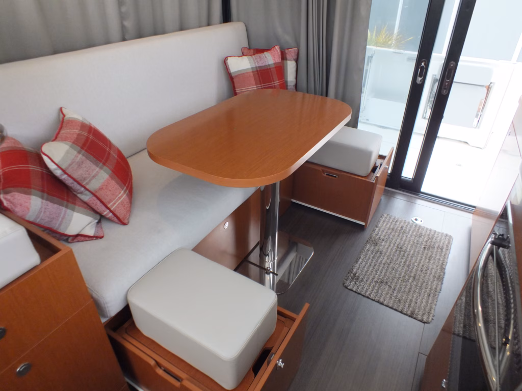 BENETEAU SWIFT TRAWLER 30 – STUNNING FLYBRIDGE CRUISER FOR SALE full