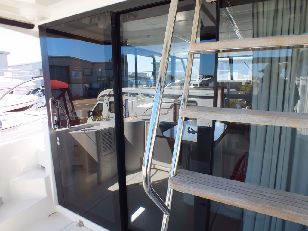 BENETEAU SWIFT TRAWLER 30 – STUNNING FLYBRIDGE CRUISER FOR SALE full