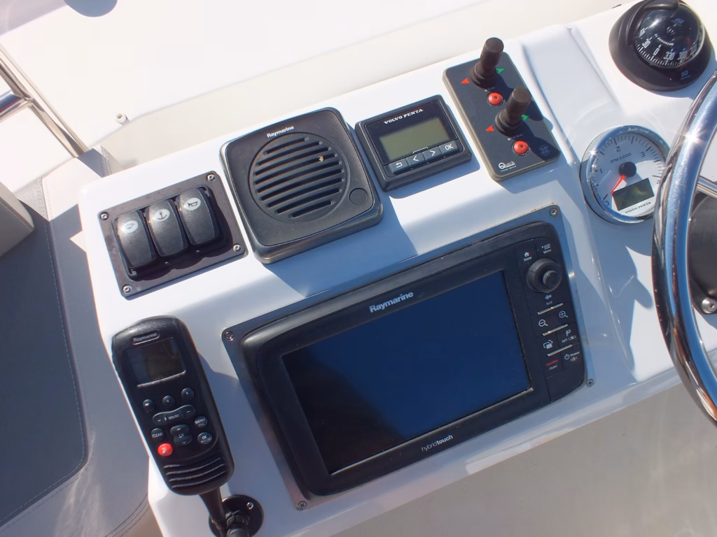 BENETEAU SWIFT TRAWLER 30 – STUNNING FLYBRIDGE CRUISER FOR SALE full