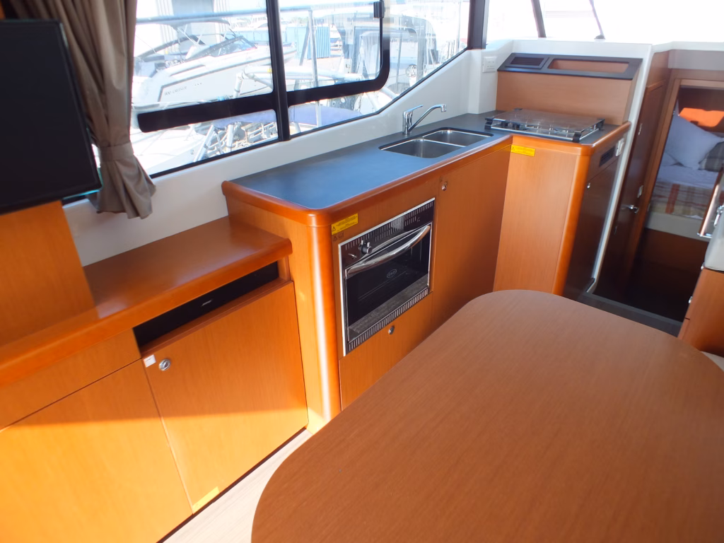 BENETEAU SWIFT TRAWLER 30 – STUNNING FLYBRIDGE CRUISER FOR SALE full