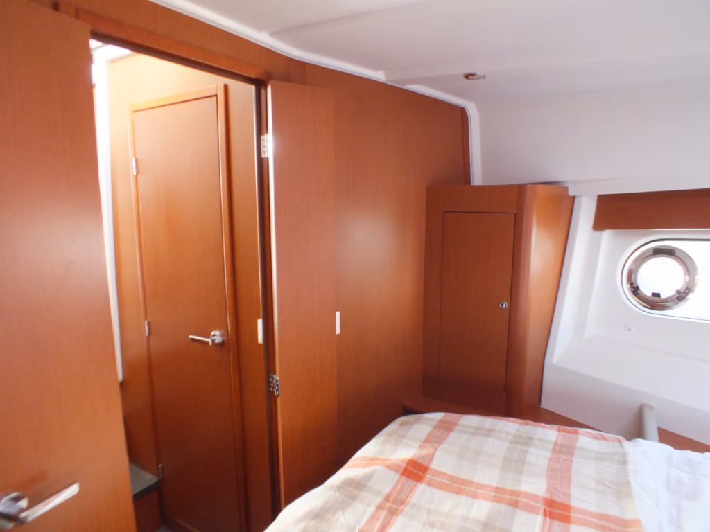 BENETEAU SWIFT TRAWLER 30 – STUNNING FLYBRIDGE CRUISER FOR SALE full