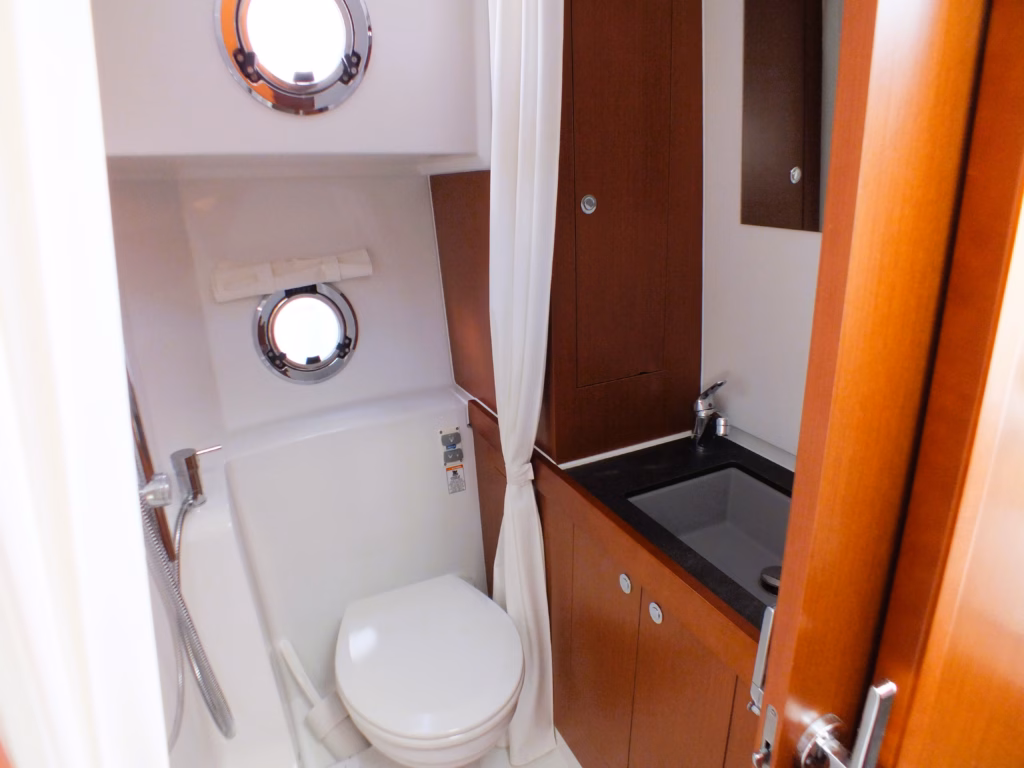 BENETEAU SWIFT TRAWLER 30 – STUNNING FLYBRIDGE CRUISER FOR SALE full