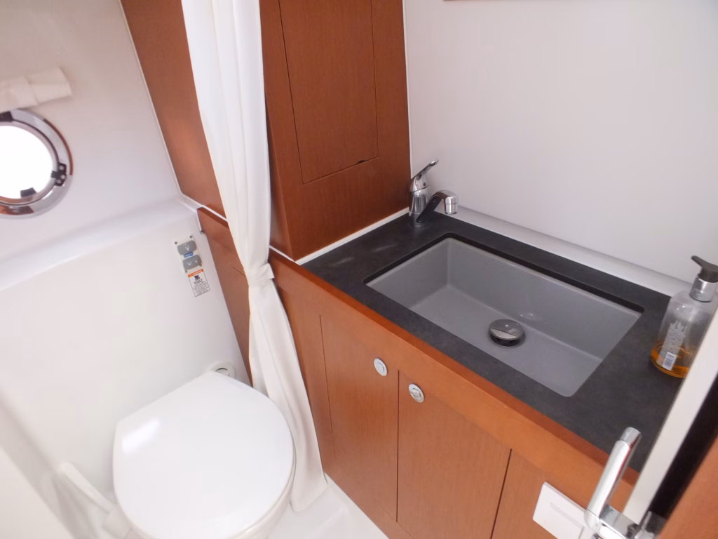 BENETEAU SWIFT TRAWLER 30 – STUNNING FLYBRIDGE CRUISER FOR SALE full