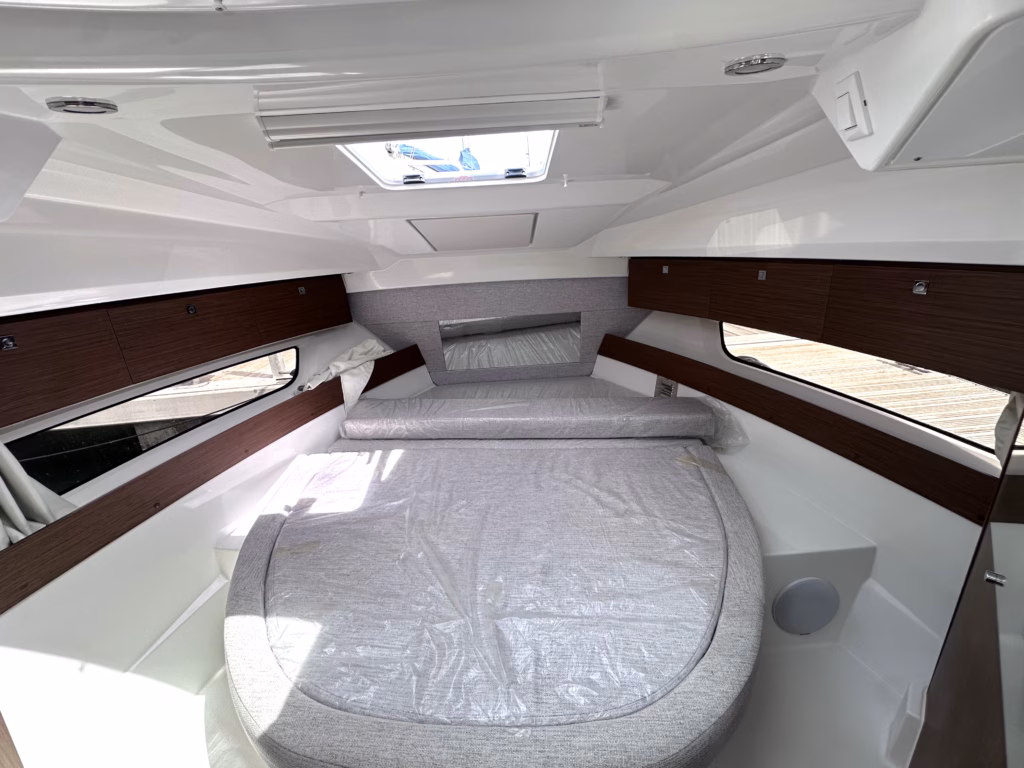 JEANNEAU MERRY FISHER 895 OFFSHORE – PREMIUM FAMILY CRUISER FOR SALE UK full