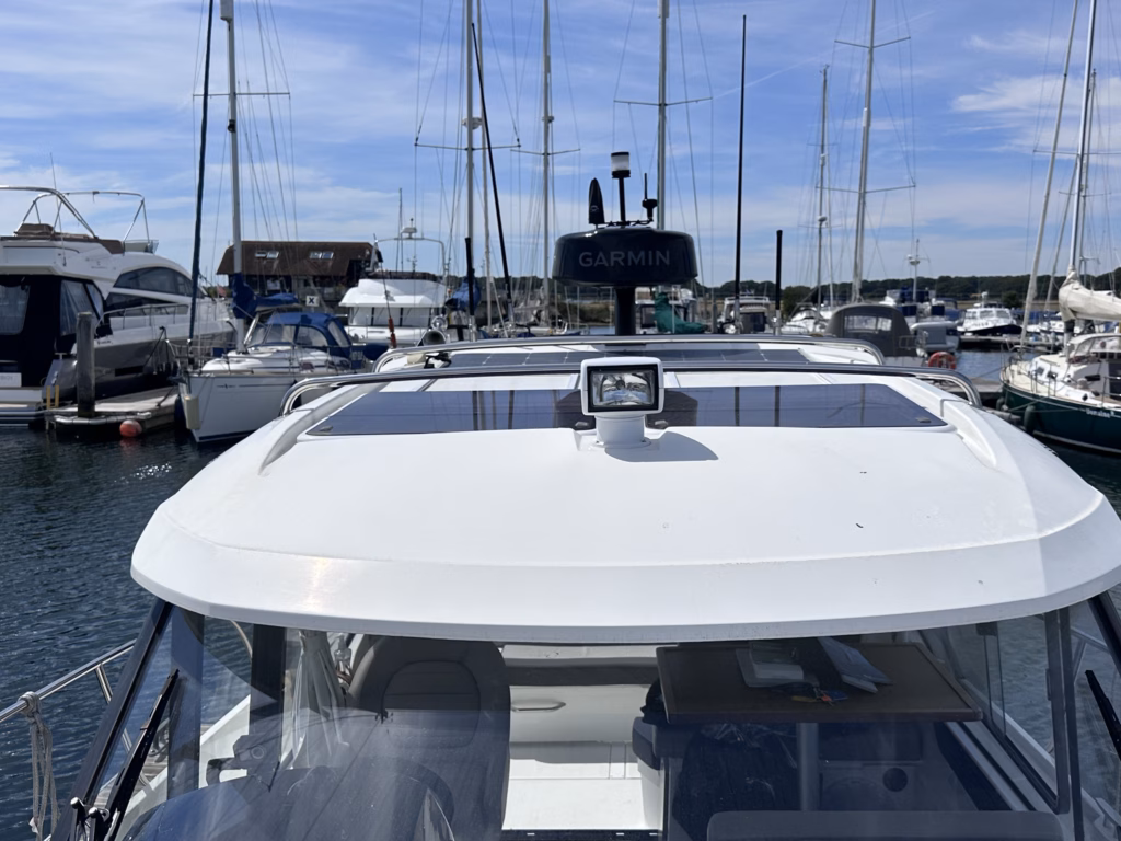JEANNEAU MERRY FISHER 895 OFFSHORE – PREMIUM FAMILY CRUISER FOR SALE UK full