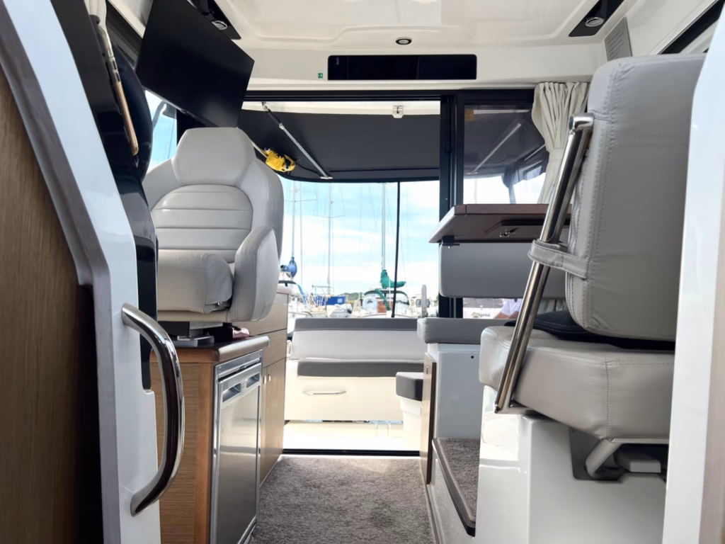 JEANNEAU MERRY FISHER 895 OFFSHORE – PREMIUM FAMILY CRUISER FOR SALE UK full