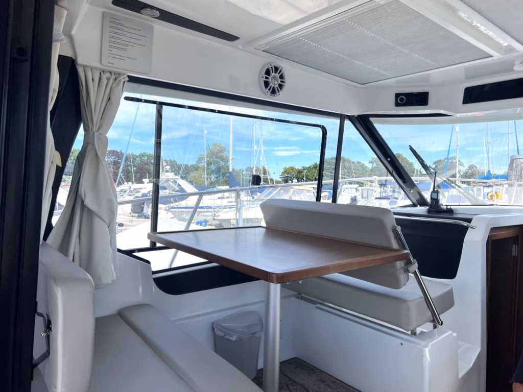 JEANNEAU MERRY FISHER 895 OFFSHORE – PREMIUM FAMILY CRUISER FOR SALE UK full