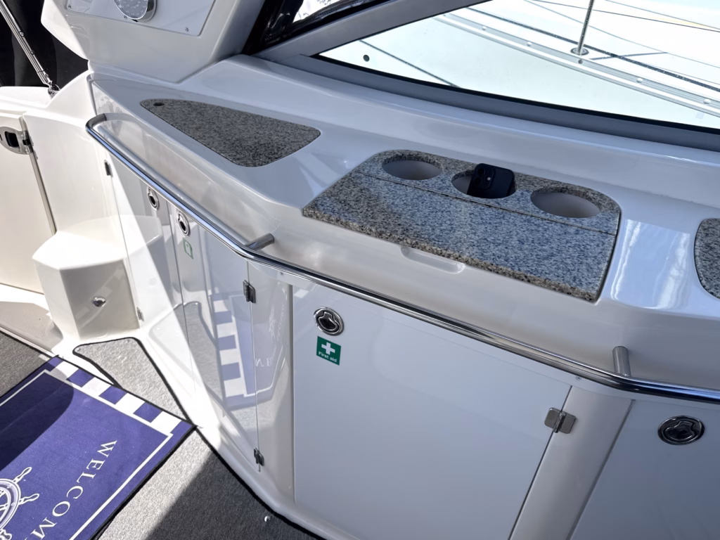 MONTEREY 315 SPORT CRUISER TWIN DIESEL – SPORT, SPACIOUS & READY TO GO full