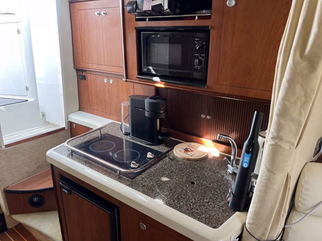 MONTEREY 315 SPORT CRUISER TWIN DIESEL – SPORT, SPACIOUS & READY TO GO full