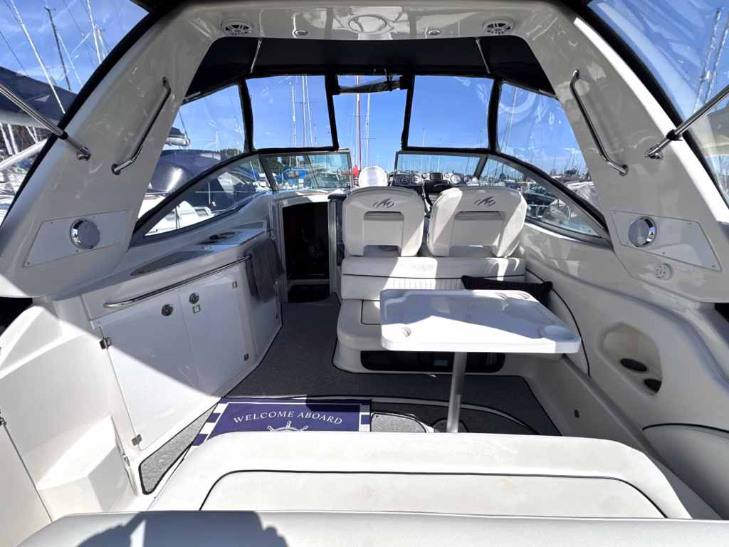 MONTEREY 315 SPORT CRUISER TWIN DIESEL – SPORT, SPACIOUS & READY TO GO full