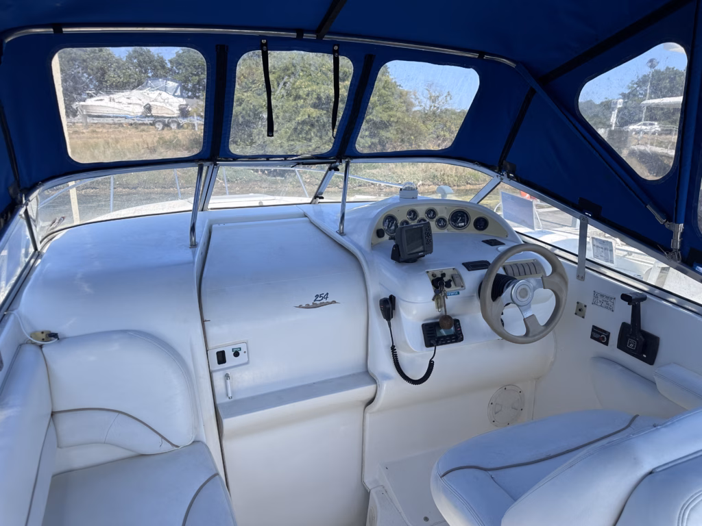 LARSON 254 CABRIO – FANTASTIC SPORTS CRUISER FOR SALE full