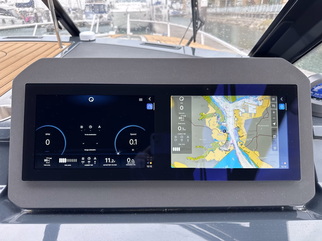 PARKER 800 CRUISER EX DEMO | PERFORMANCE MEETS WEEKEND COMFORT full
