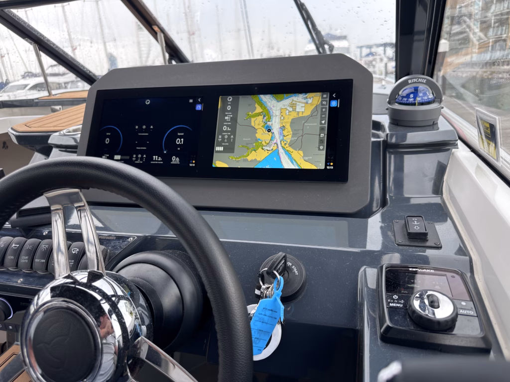 PARKER 800 CRUISER EX DEMO | PERFORMANCE MEETS WEEKEND COMFORT full