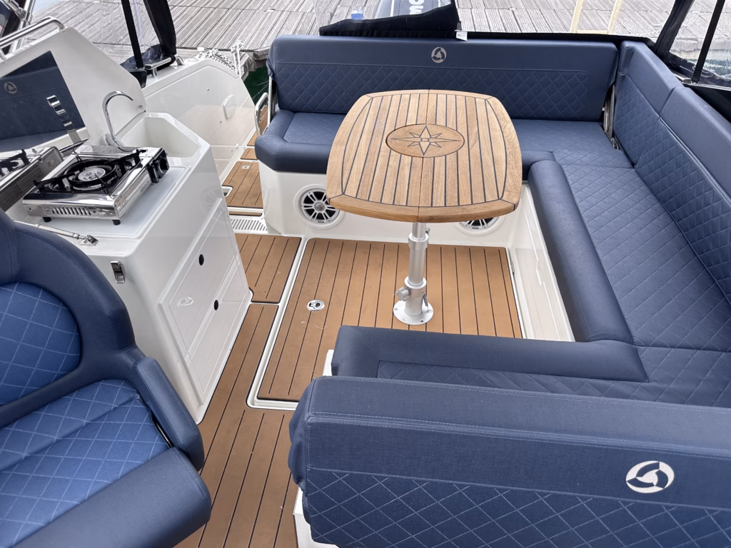 PARKER 800 CRUISER EX DEMO | PERFORMANCE MEETS WEEKEND COMFORT full