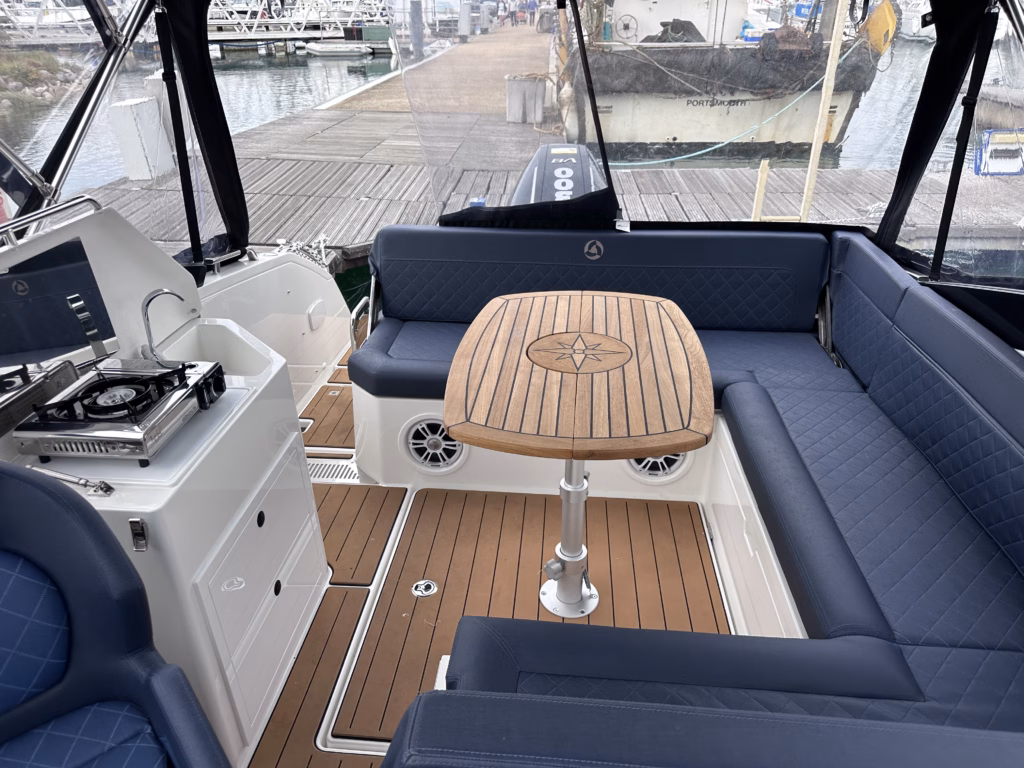 PARKER 800 CRUISER EX DEMO | PERFORMANCE MEETS WEEKEND COMFORT full
