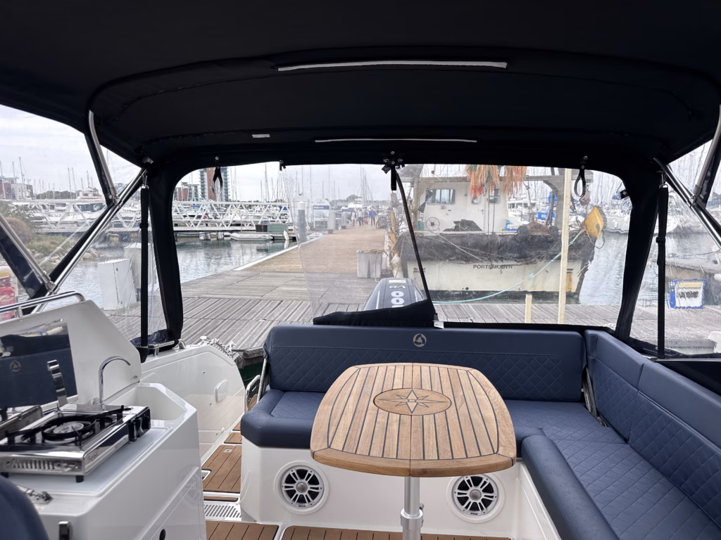 PARKER 800 CRUISER EX DEMO | PERFORMANCE MEETS WEEKEND COMFORT full
