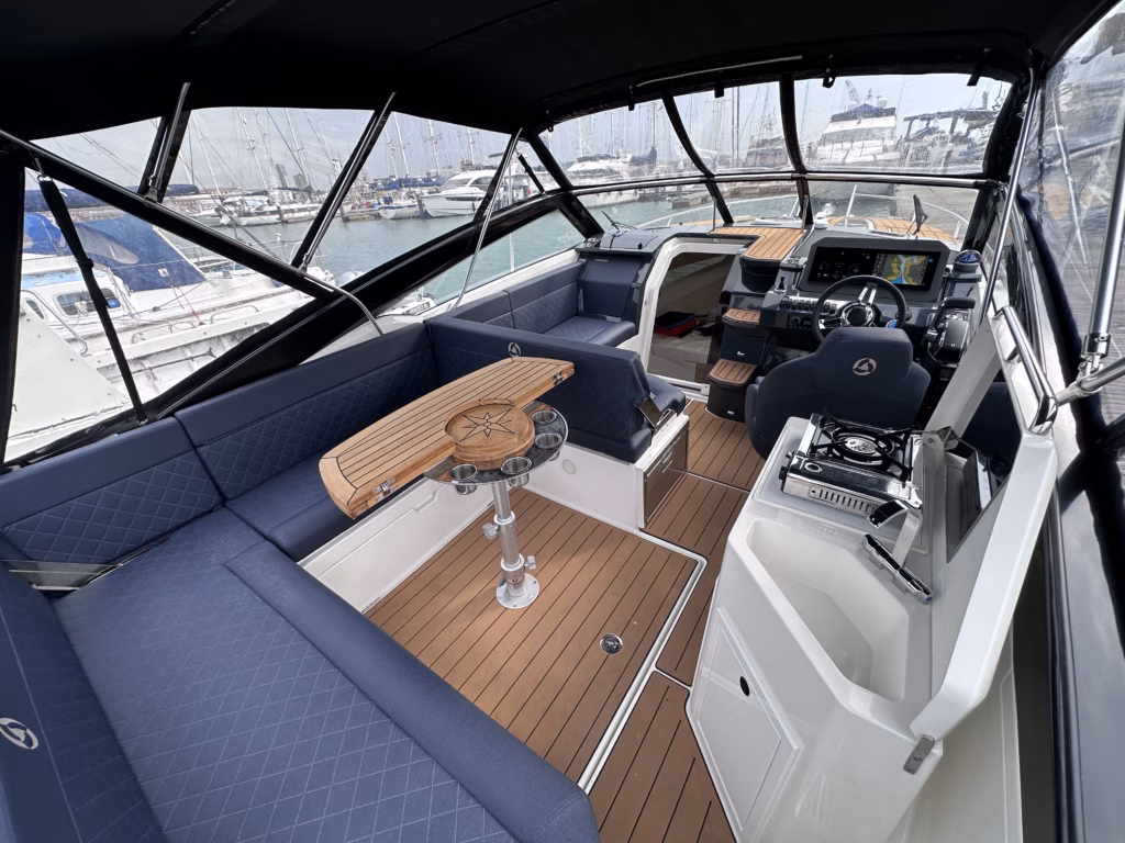 PARKER 800 CRUISER EX DEMO | PERFORMANCE MEETS WEEKEND COMFORT full